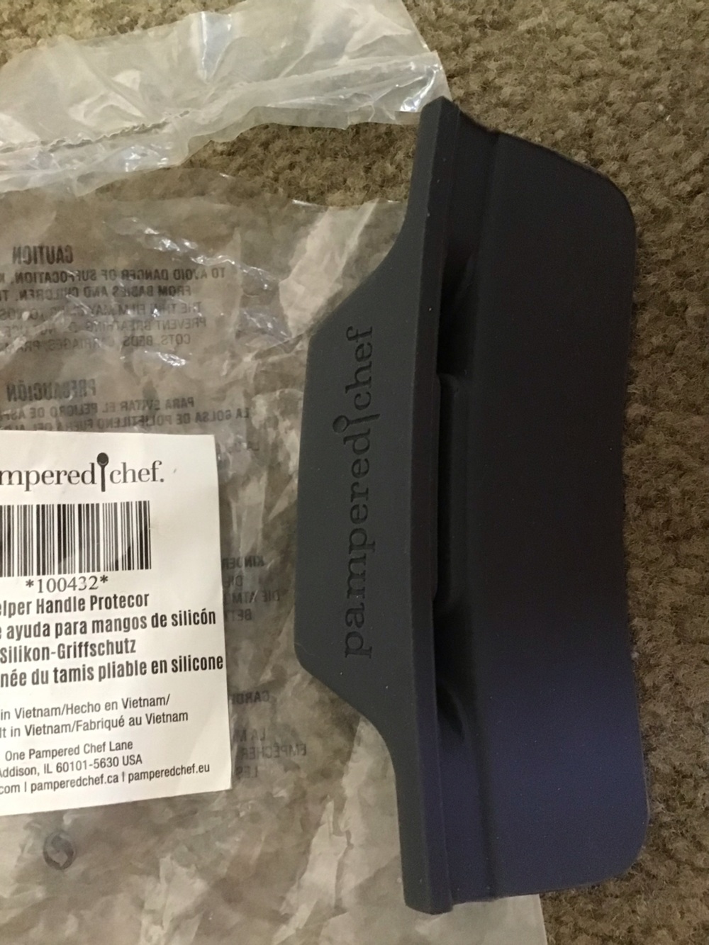 Pampered Chef Silicone Helper Handle Protector in Black